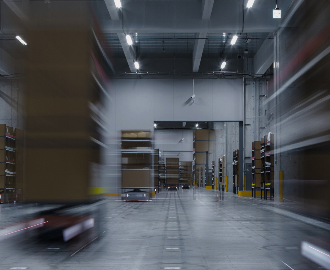A robot solution that realizes Hyper Warehouse